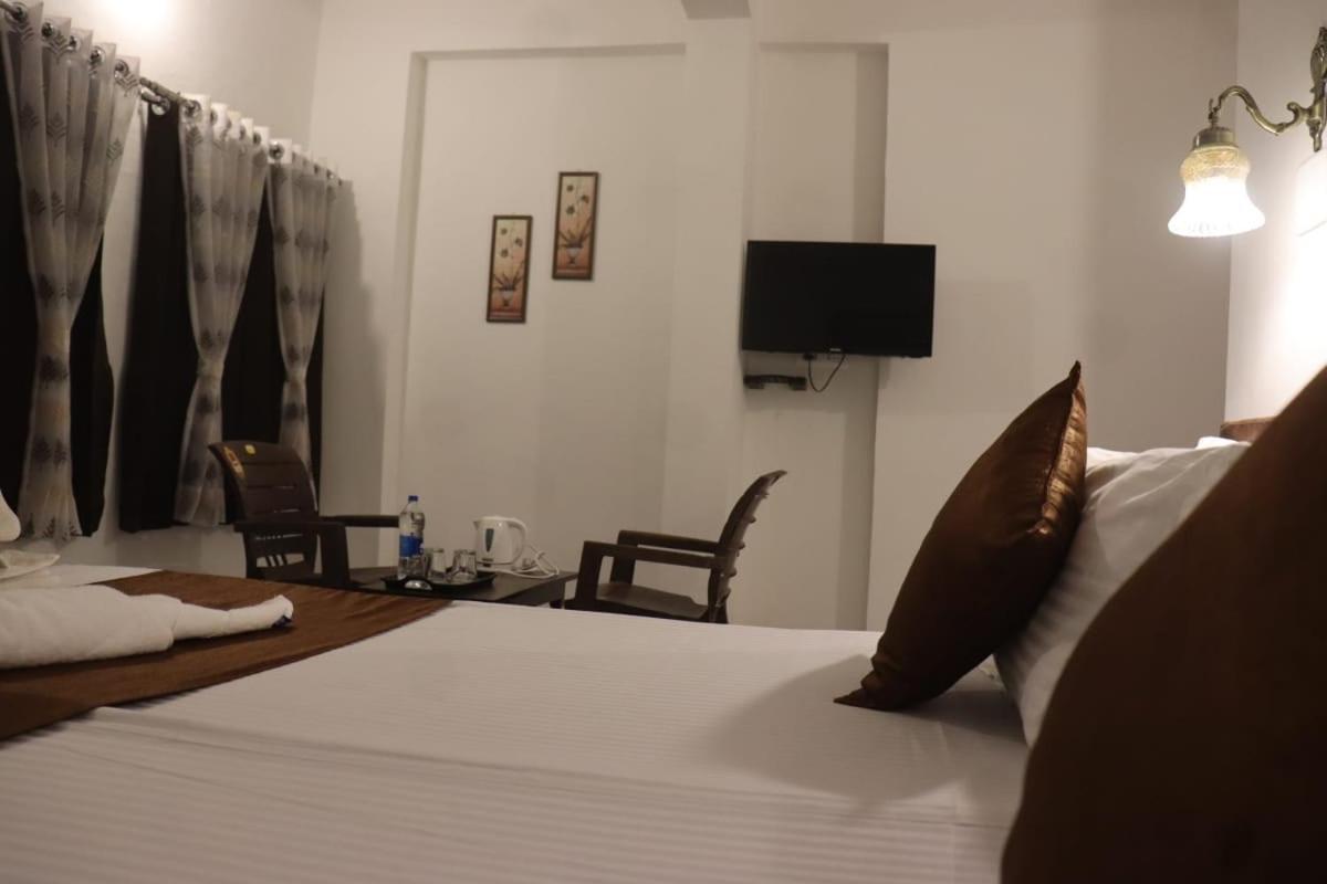 Hotel Shiv Palace Удайпур Экстерьер фото