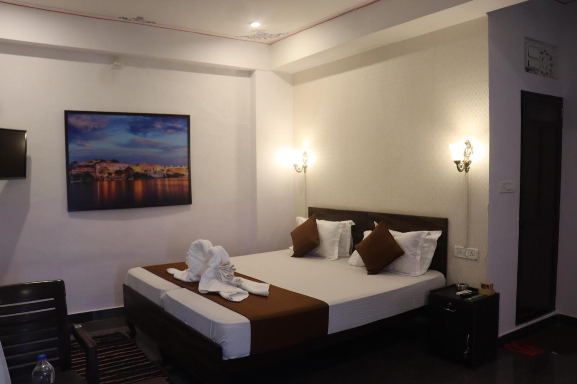Hotel Shiv Palace Удайпур Номер фото